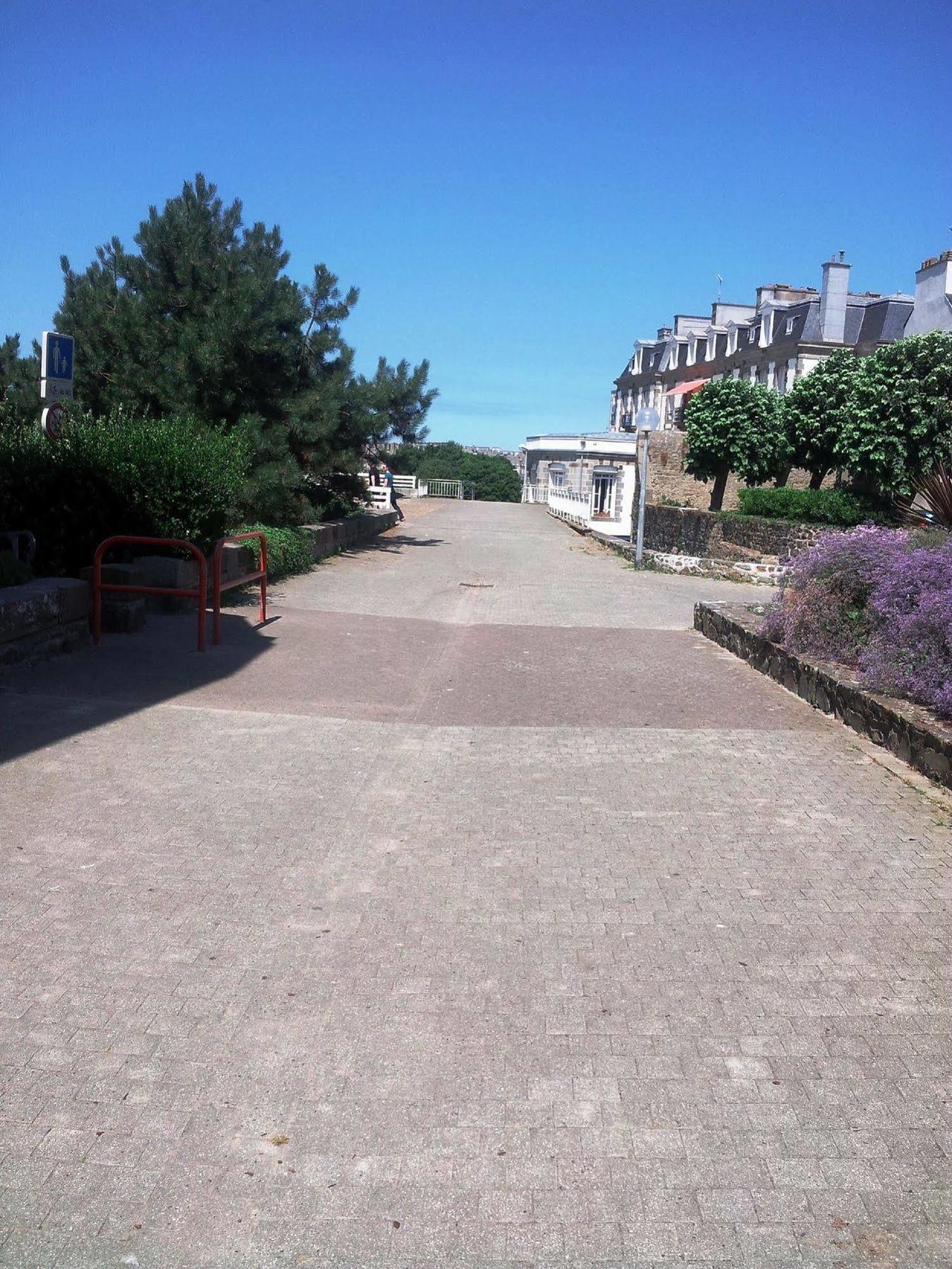 Appartement vue sur mer et sur intra muros st Malo ferry et commerces à 100 m Saint-Malo Esterno foto