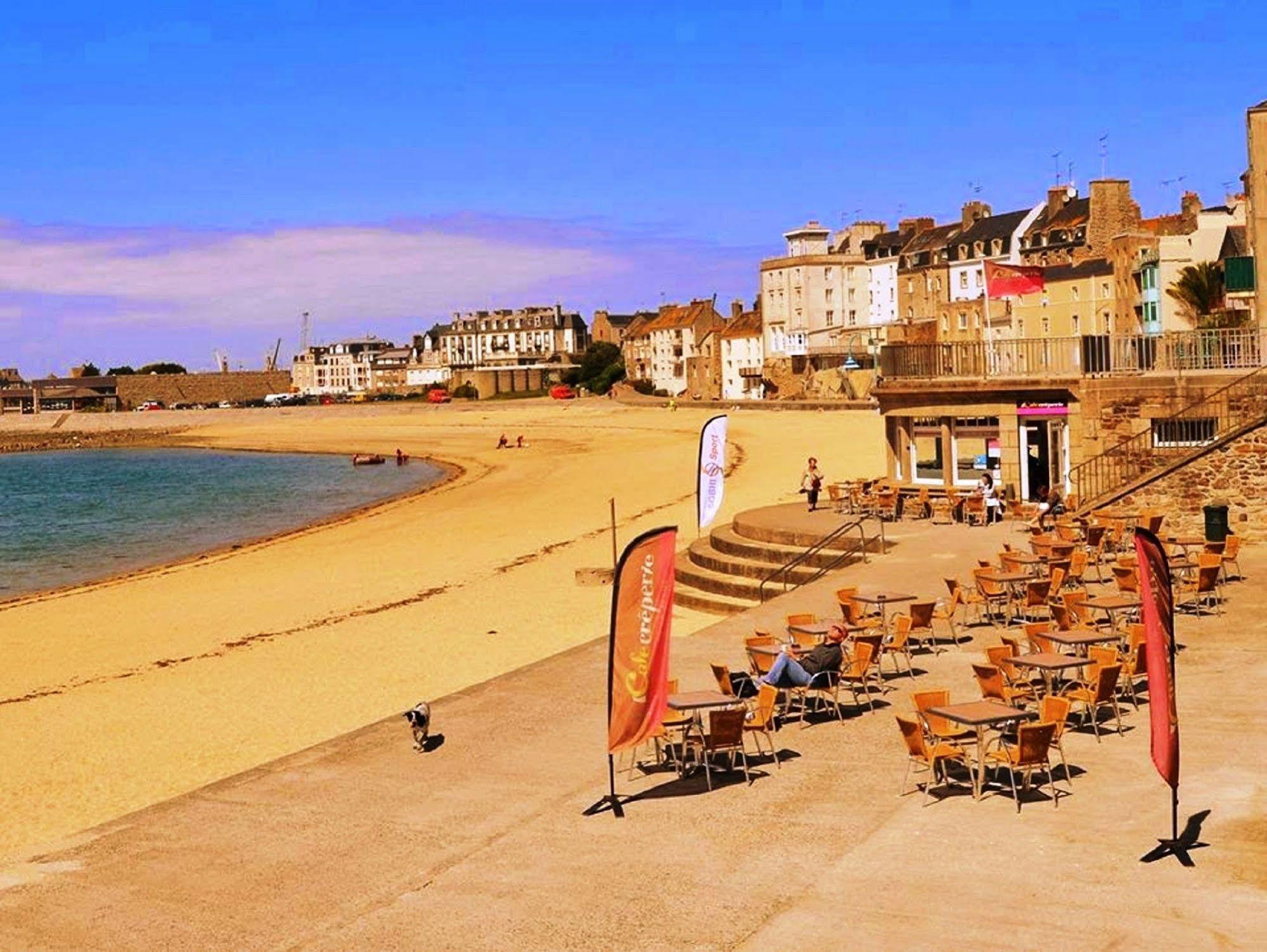 Appartement vue sur mer et sur intra muros st Malo ferry et commerces à 100 m Saint-Malo Esterno foto