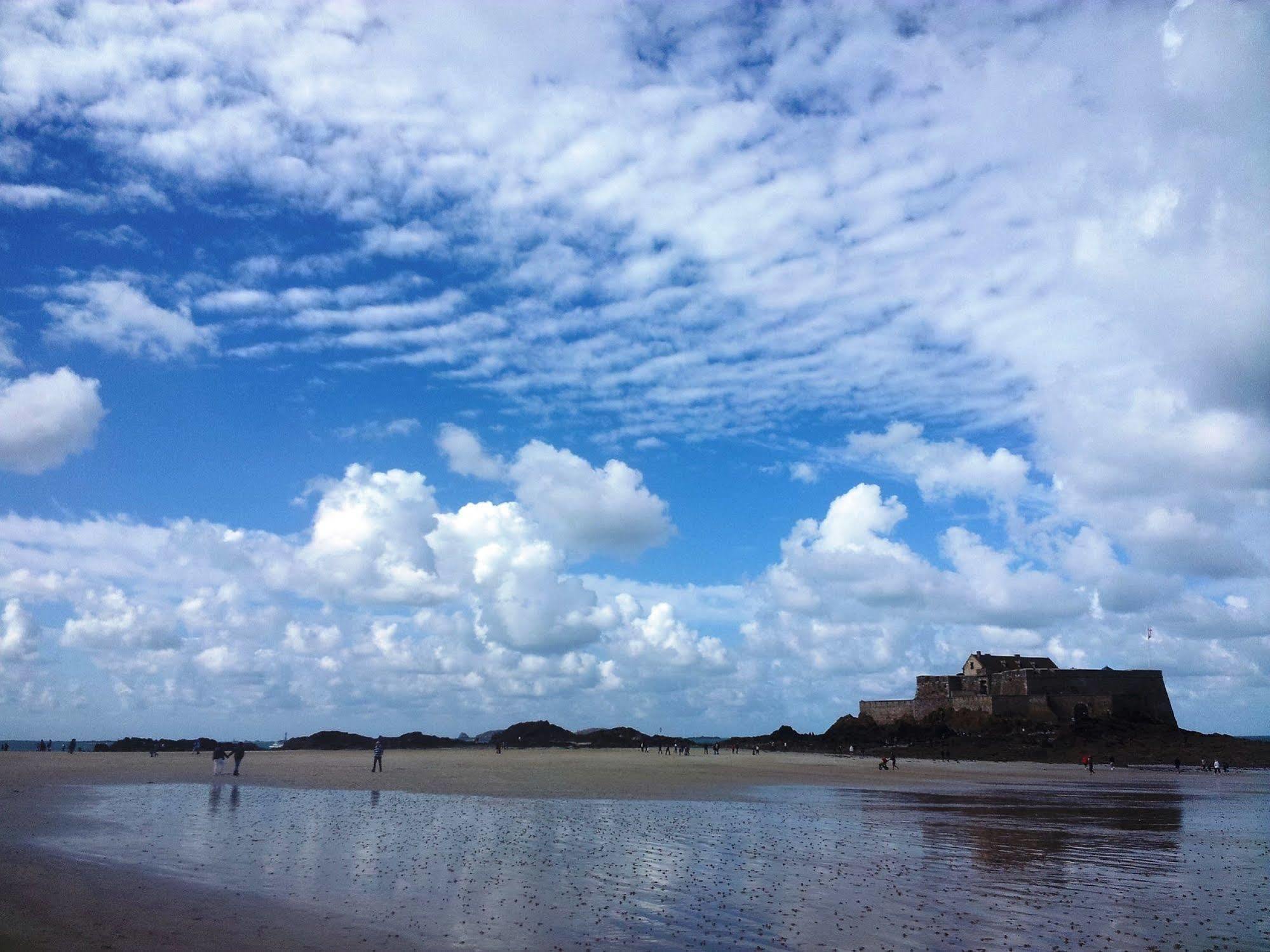 Appartement vue sur mer et sur intra muros st Malo ferry et commerces à 100 m Saint-Malo Esterno foto