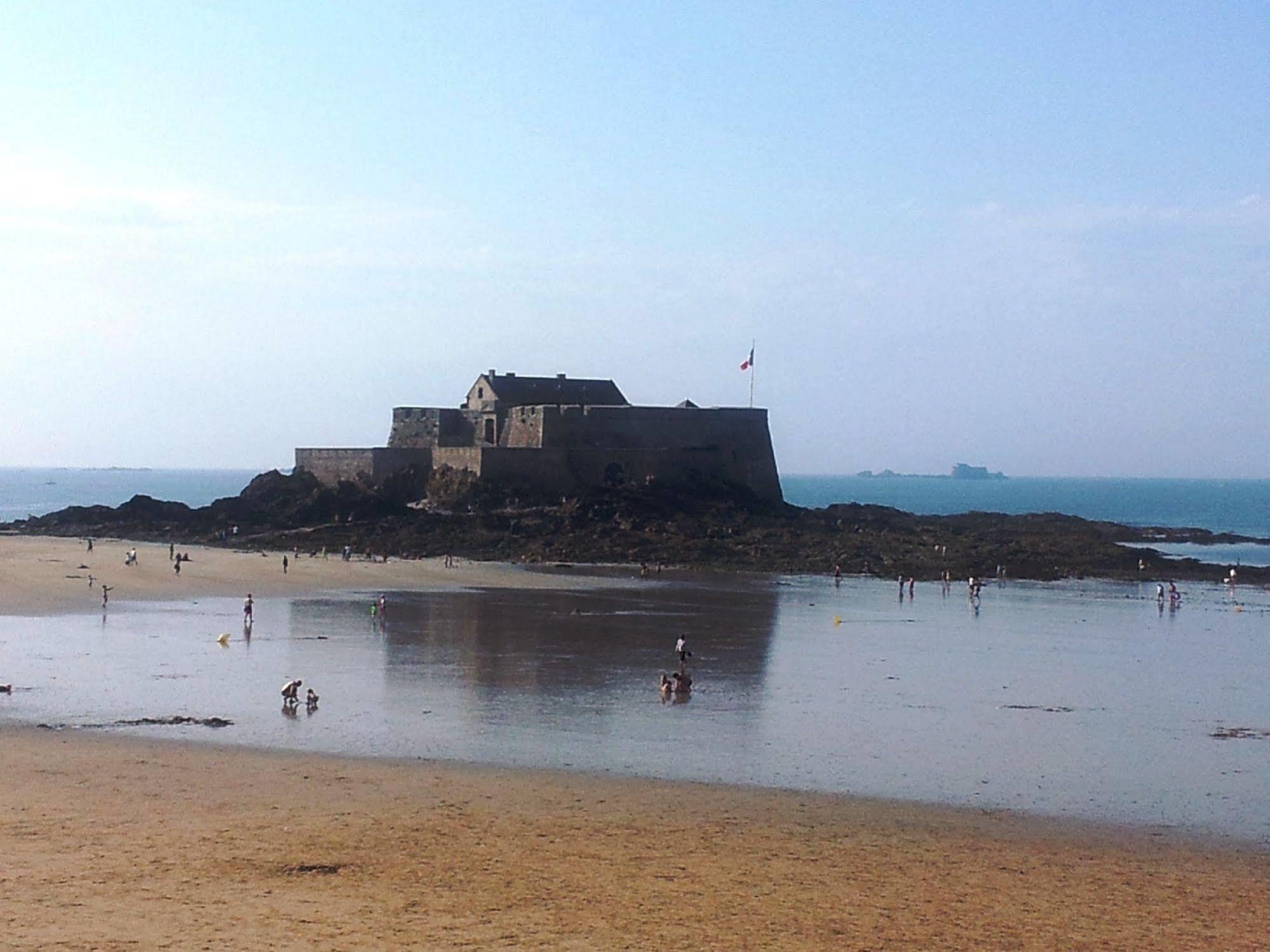Appartement vue sur mer et sur intra muros st Malo ferry et commerces à 100 m Saint-Malo Esterno foto