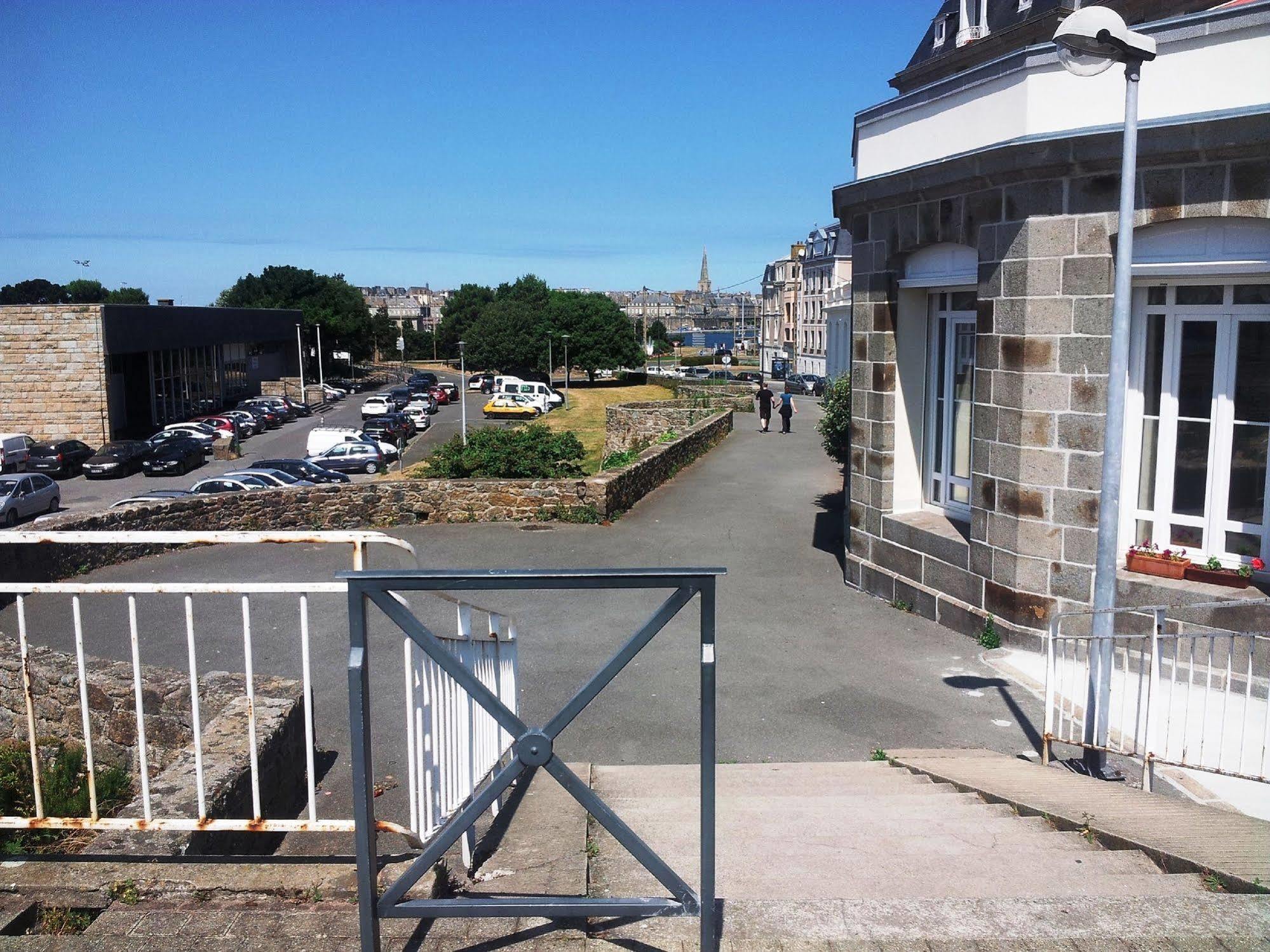 Appartement vue sur mer et sur intra muros st Malo ferry et commerces à 100 m Saint-Malo Esterno foto