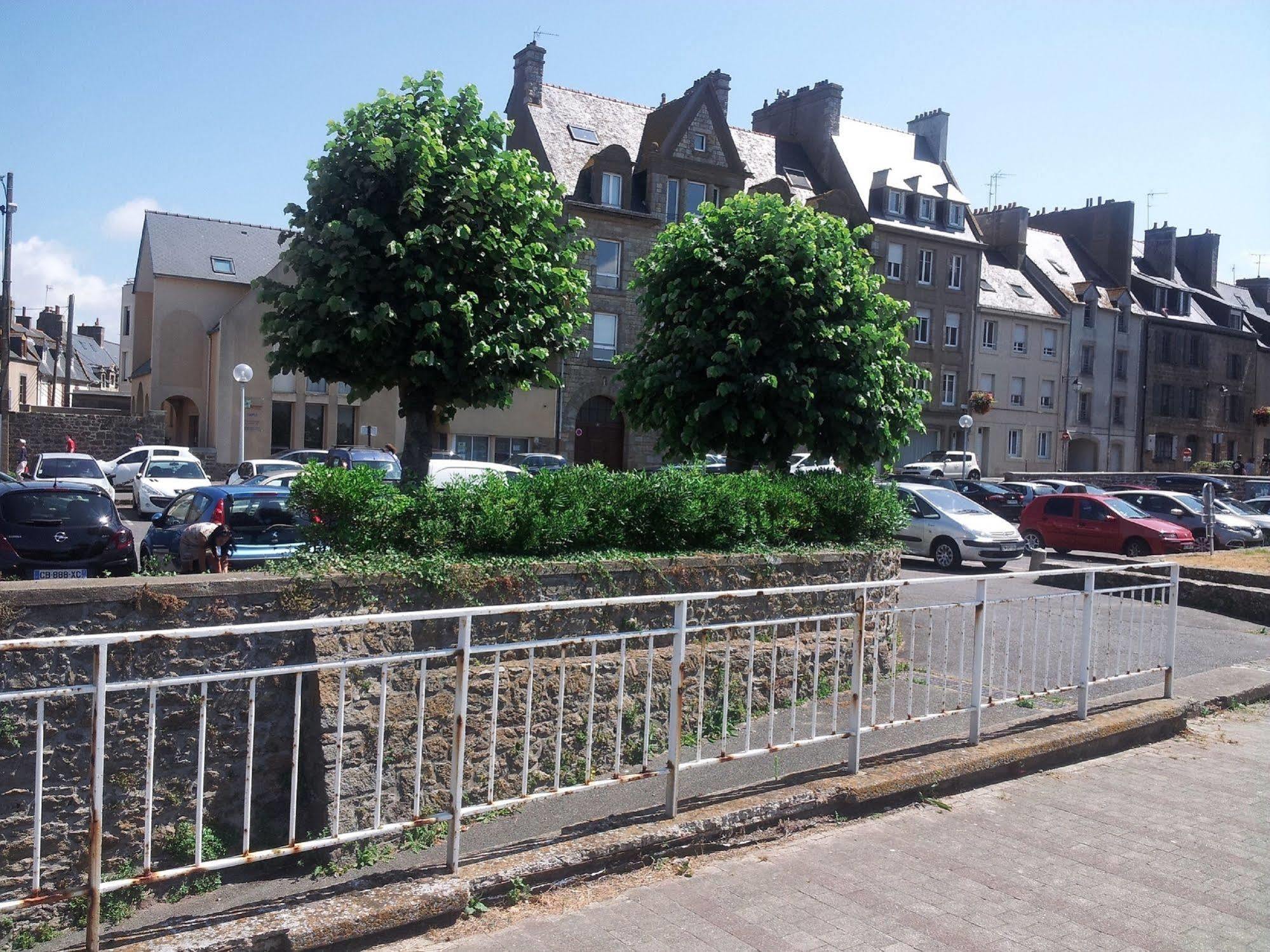 Appartement vue sur mer et sur intra muros st Malo ferry et commerces à 100 m Saint-Malo Esterno foto